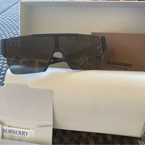 Burberry BE4291 sunglasses 🕶️